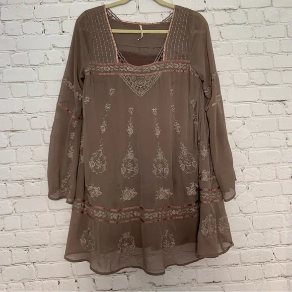 Free People Floral embroidered tunic dress with bell sleeve Size S Free People Floral embroidered tunic dress with bell sleeve Size S
